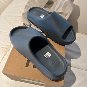Yeezy slides grey